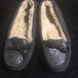😍3 for $25😍 Size 8 UGG Slippers used